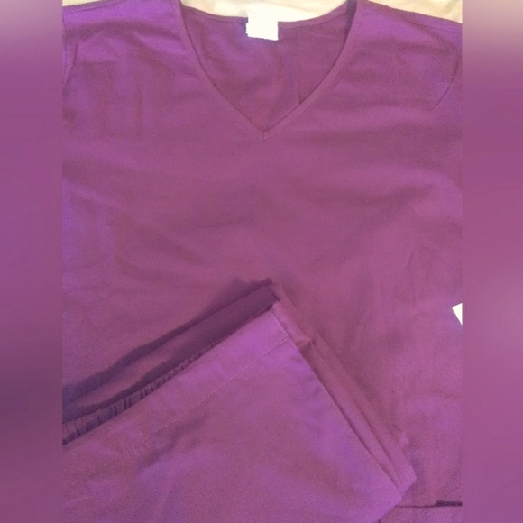 BNWT MAROON SCRUBS LADIES BY VITAL THREADS SZ. XL  2 PC. SHIRT AND PANTS - Picture 1 of 6